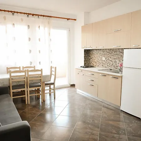 Shengjin Apartments Apartmán *
