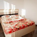 Shengjin Apartments *