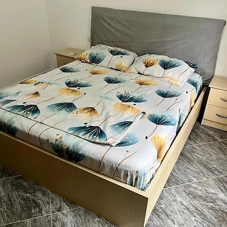 Shengjin Apartments *