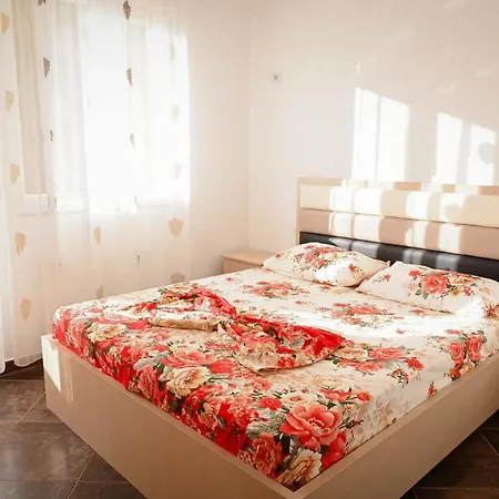 Shengjin Apartments * Шенджин