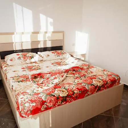 Shengjin Apartments *