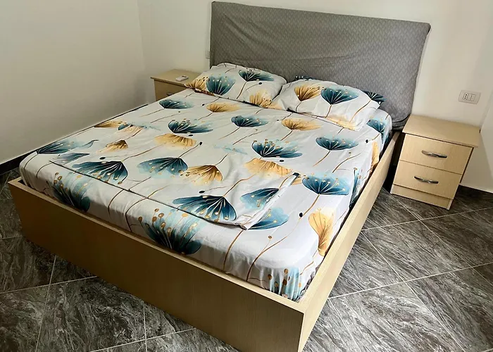 Shengjin Apartments *