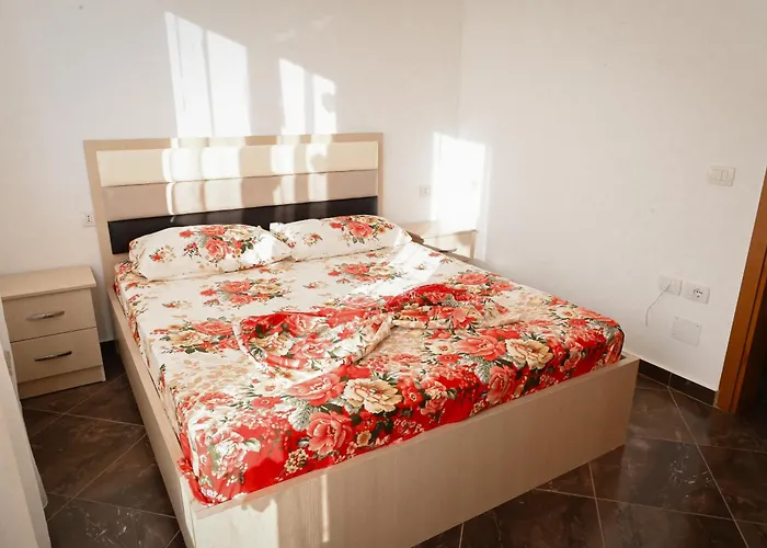 Shengjin Apartments *